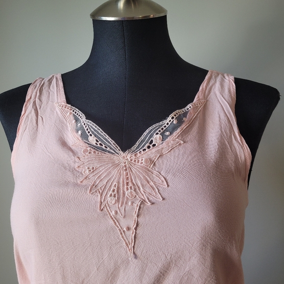 Vintage 80s pink tank with lace applique neckline detail - Picture 2 of 8